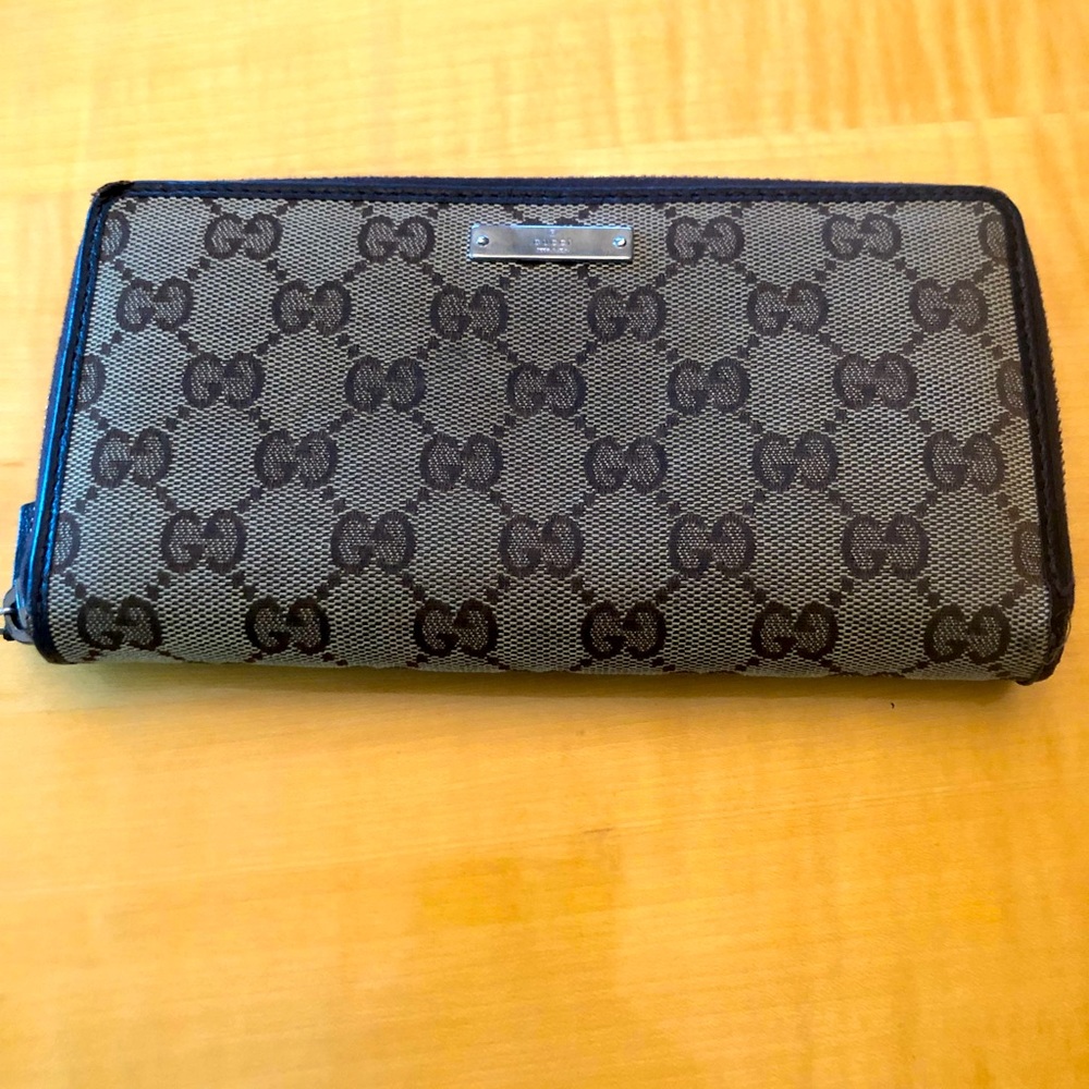 Vintage Gucci wallet
